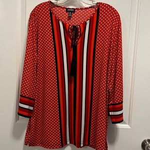 Geometric patterned 3/4 quarter sleeve top